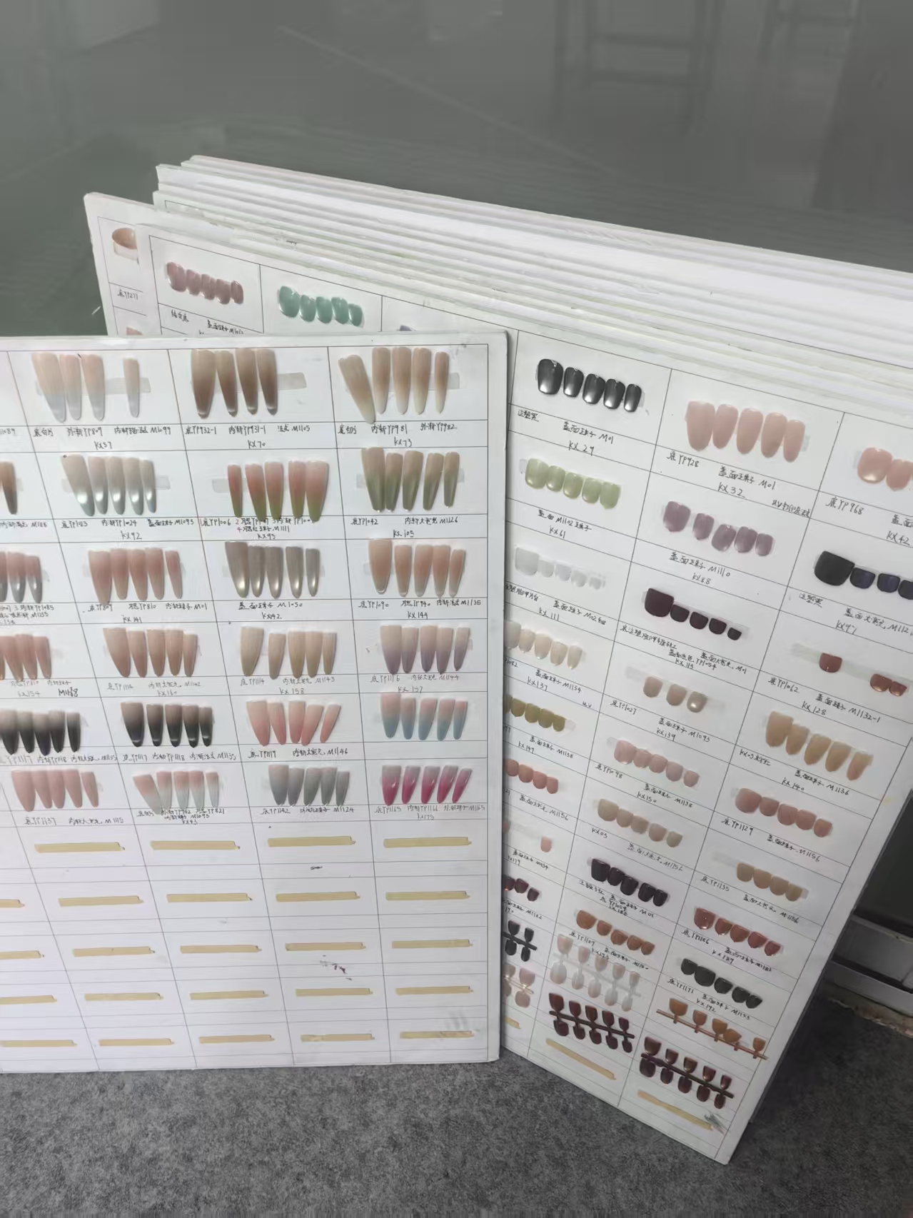 Chrome press-on nails