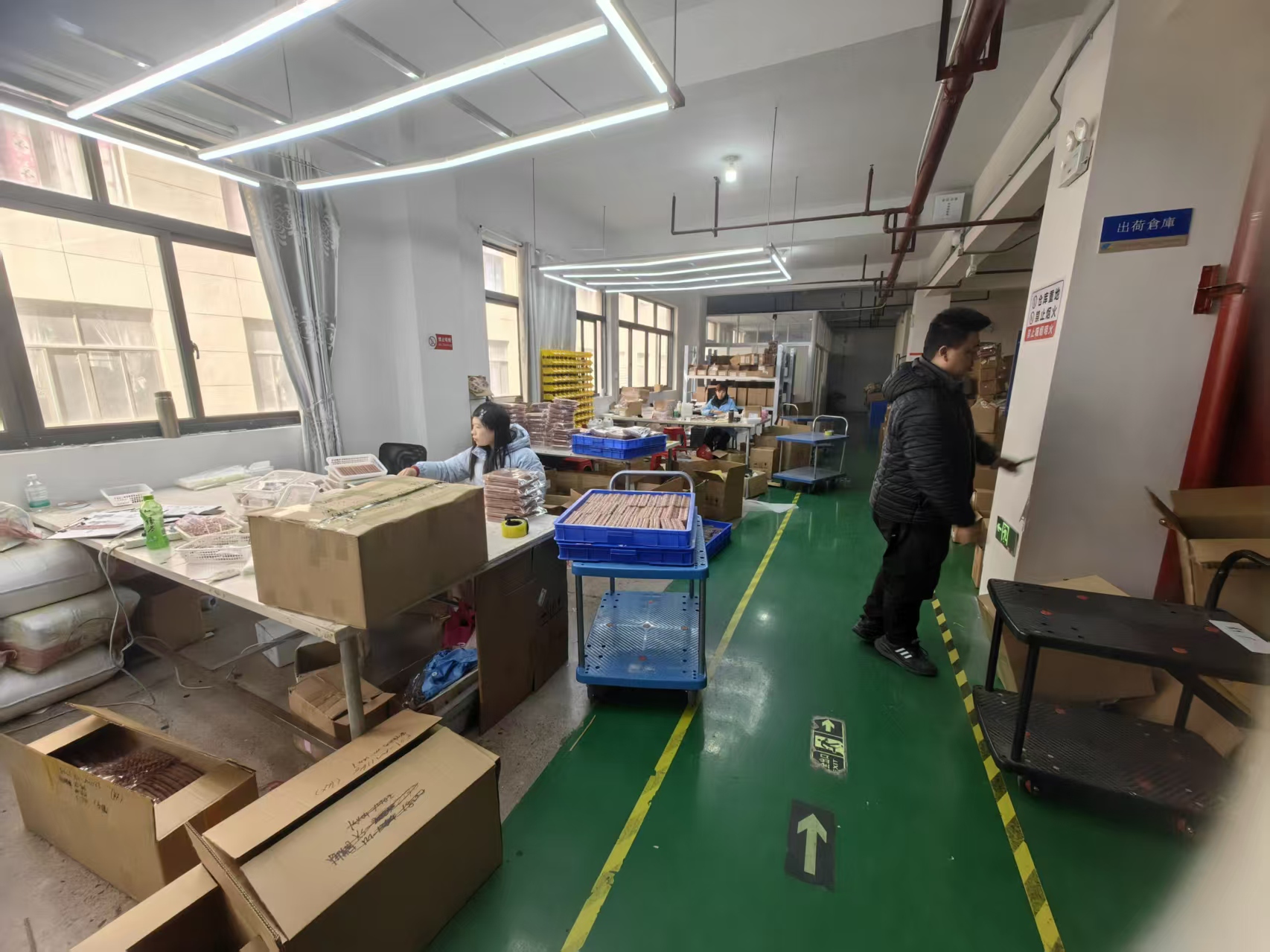 Packing and assembly work area