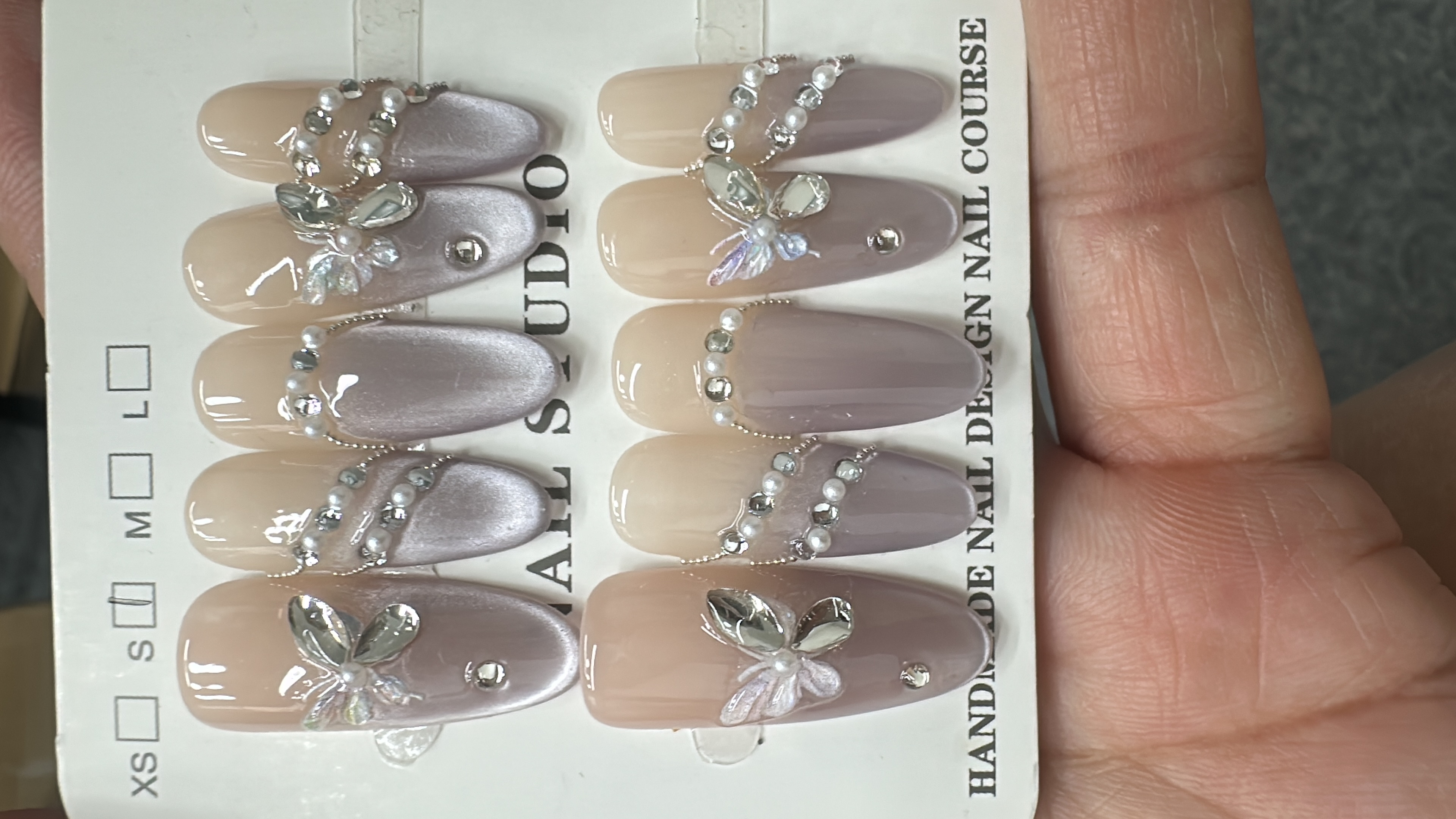 Butterfly pearl press-on nails