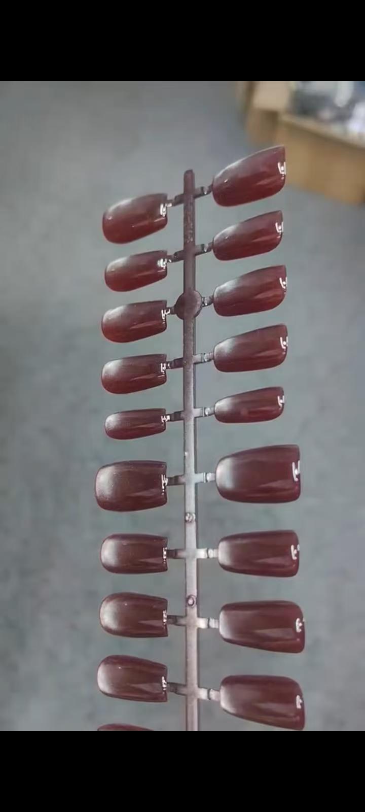 Burgundy glossy nail tips